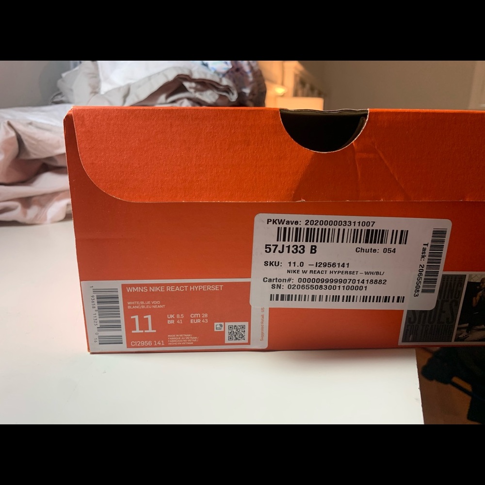 NIKE women’s react hyper set